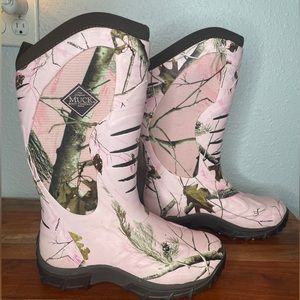 Muck Women’s Pursuit Stealth Boot in Pink Realtree APG Camo SIZE 8 EC